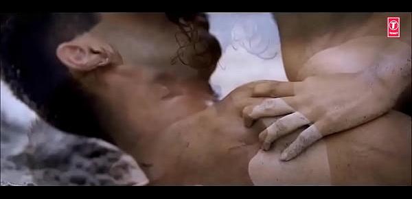  Kangana Ranaut Topless nude scene